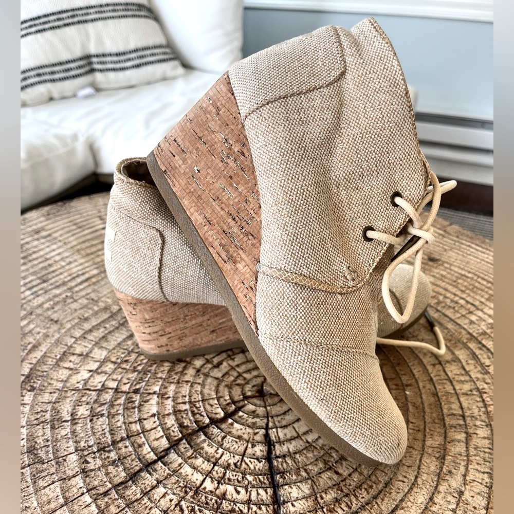 TOMS Natural Glimmer Wedge Boot - size 7